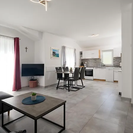 Holiday home Awesome In Rukavac With Wi-fi